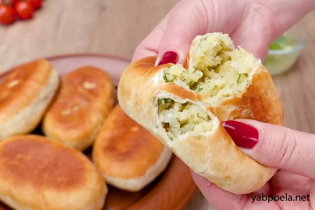 Пирожки с картошкой, луком и зеленью