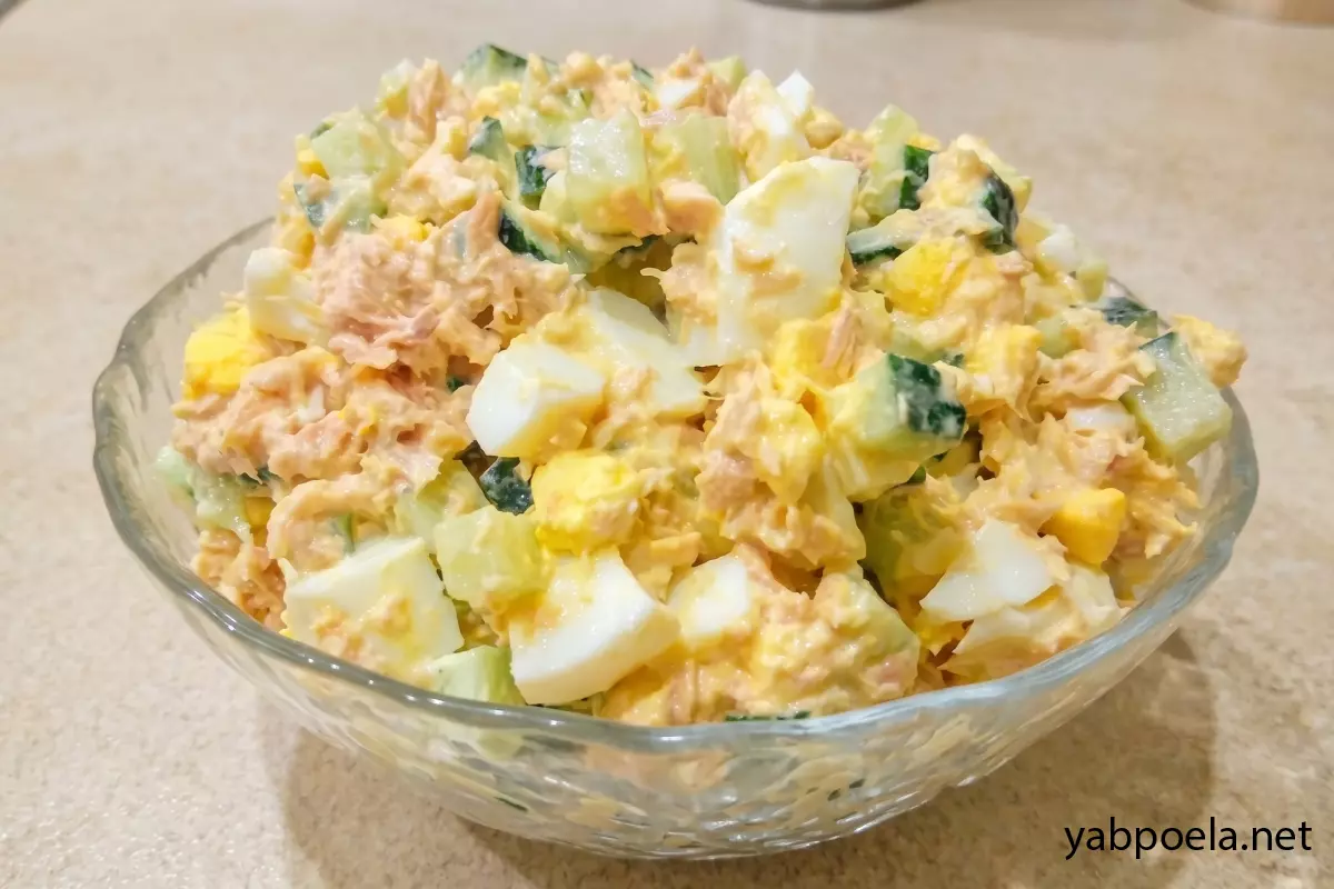 Быстрый салат с тунцом и огурцом