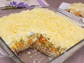 Слоеный салат с куриной печенью