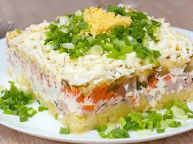 Слоеный салат с тунцом