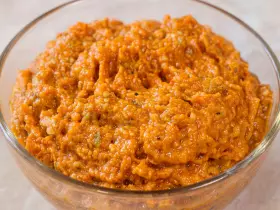 Кабачковая икра с майонезом и томатной пастой