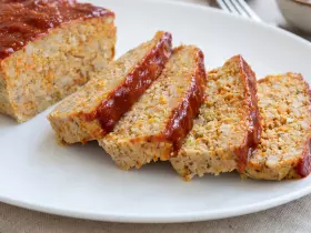 Мясной кекс с фаршем и овощами в духовке