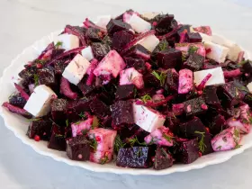 Салат из свеклы с сыром фета
