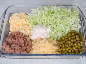 Салат с тунцом и пекинской капустой