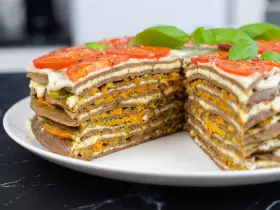 Закусочный печеночный торт с двумя начинками