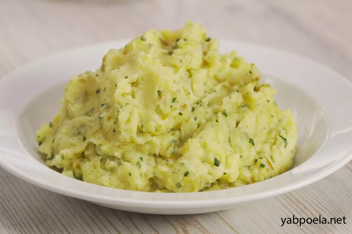 Картофельное пюре с луком-пореем и зеленью