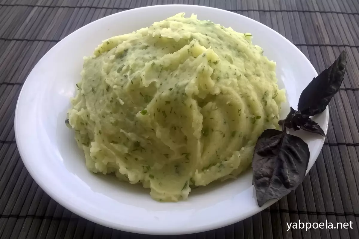 Картофельное пюре с зеленью и чесноком