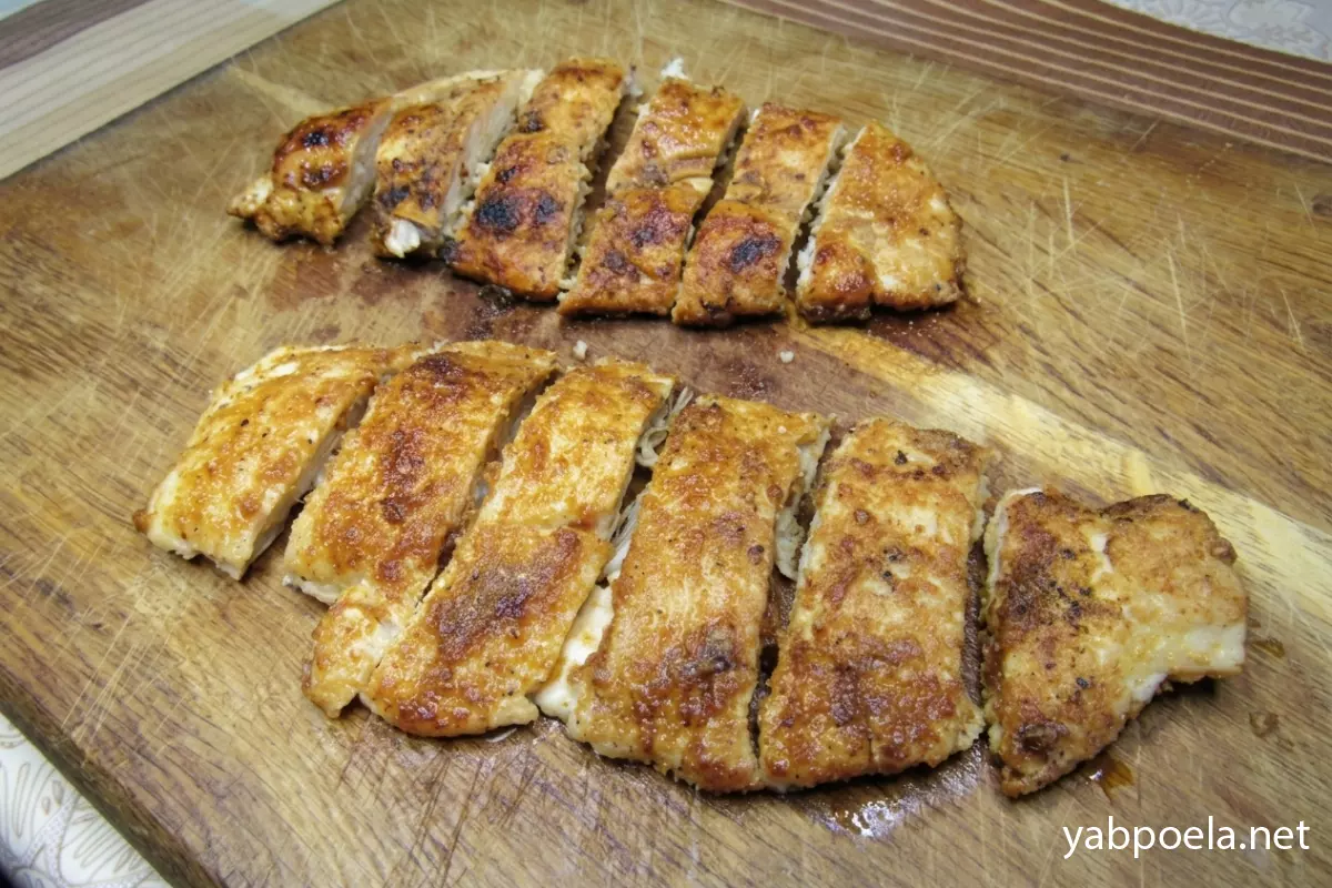 Куриное филе на сковороде в пергаменте