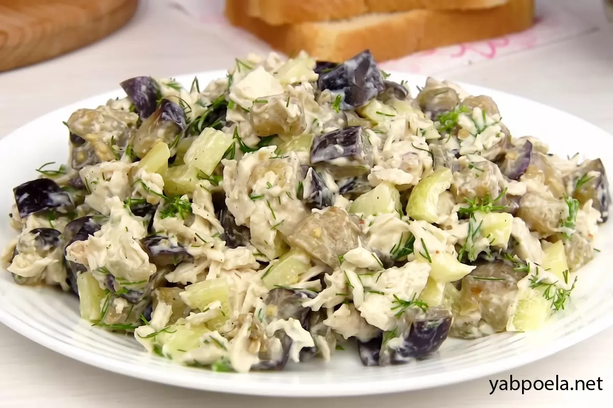 Салат с баклажанами и курицей