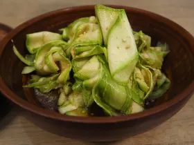 Быстрые маринованные кабачки