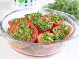 Быстрые маринованные помидоры
