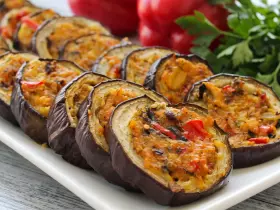 Фаршированные баклажаны грибами и овощами