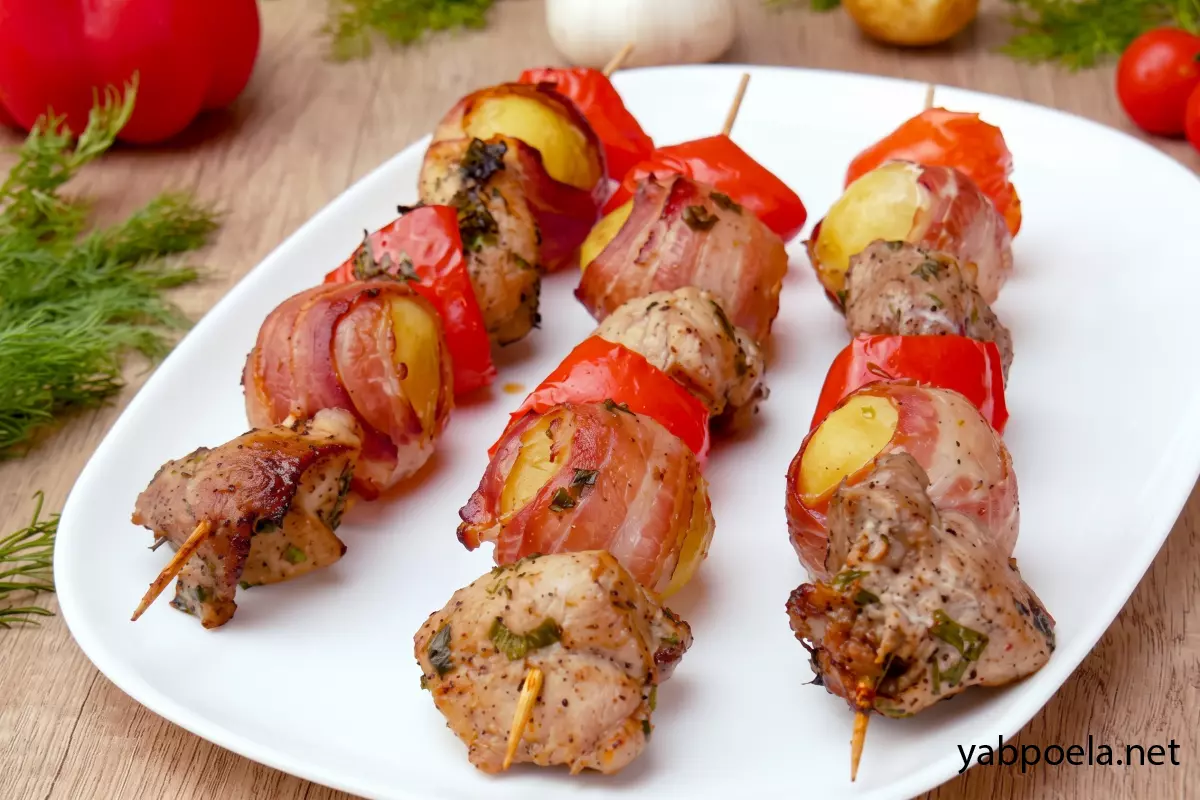 Шашлык из свинины с картофелем в духовке