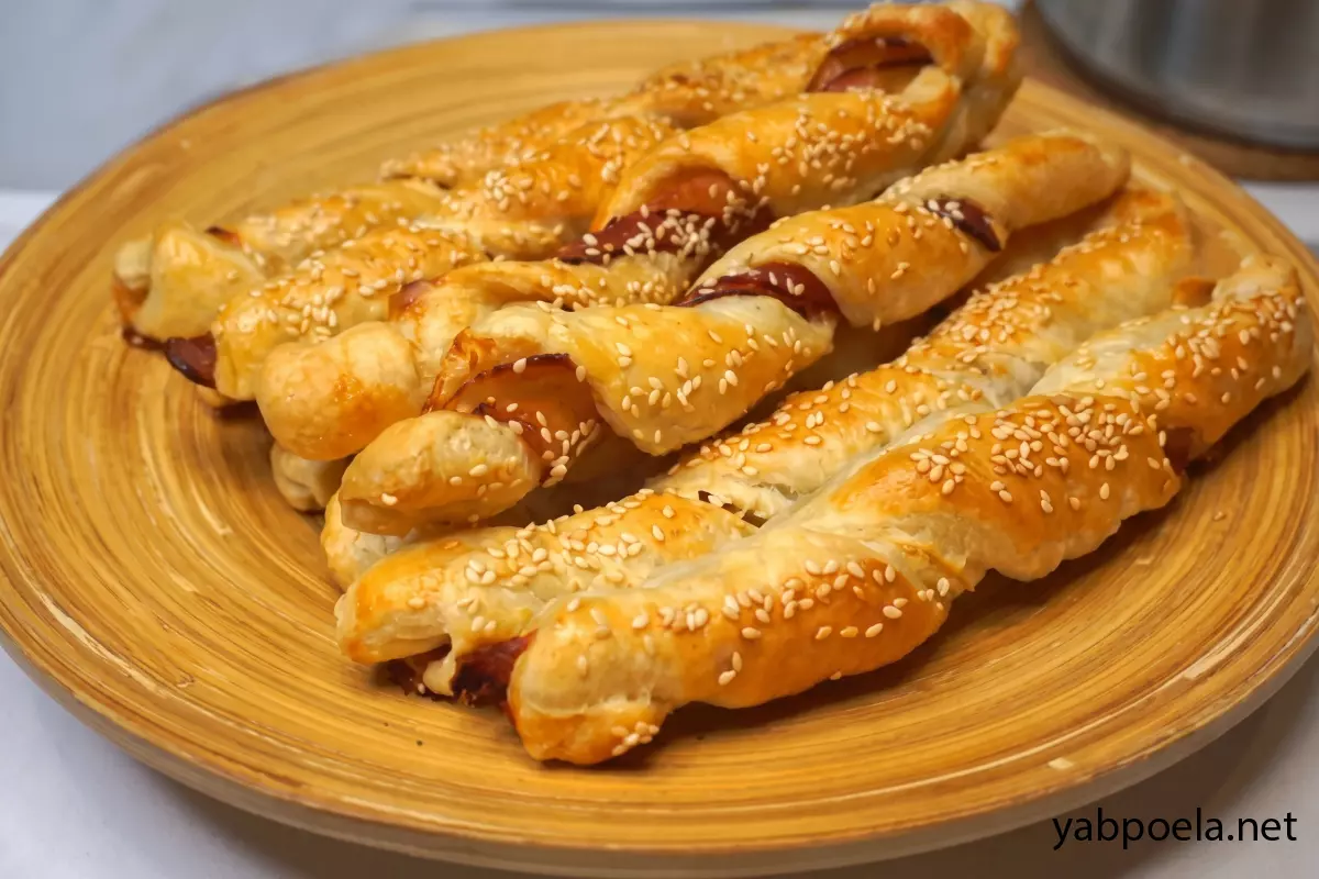 Слоеные палочки с беконом