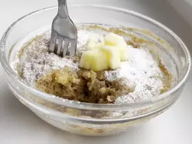 Яблочный кекс в микроволновке