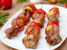 Шашлык из свинины с картофелем в духовке