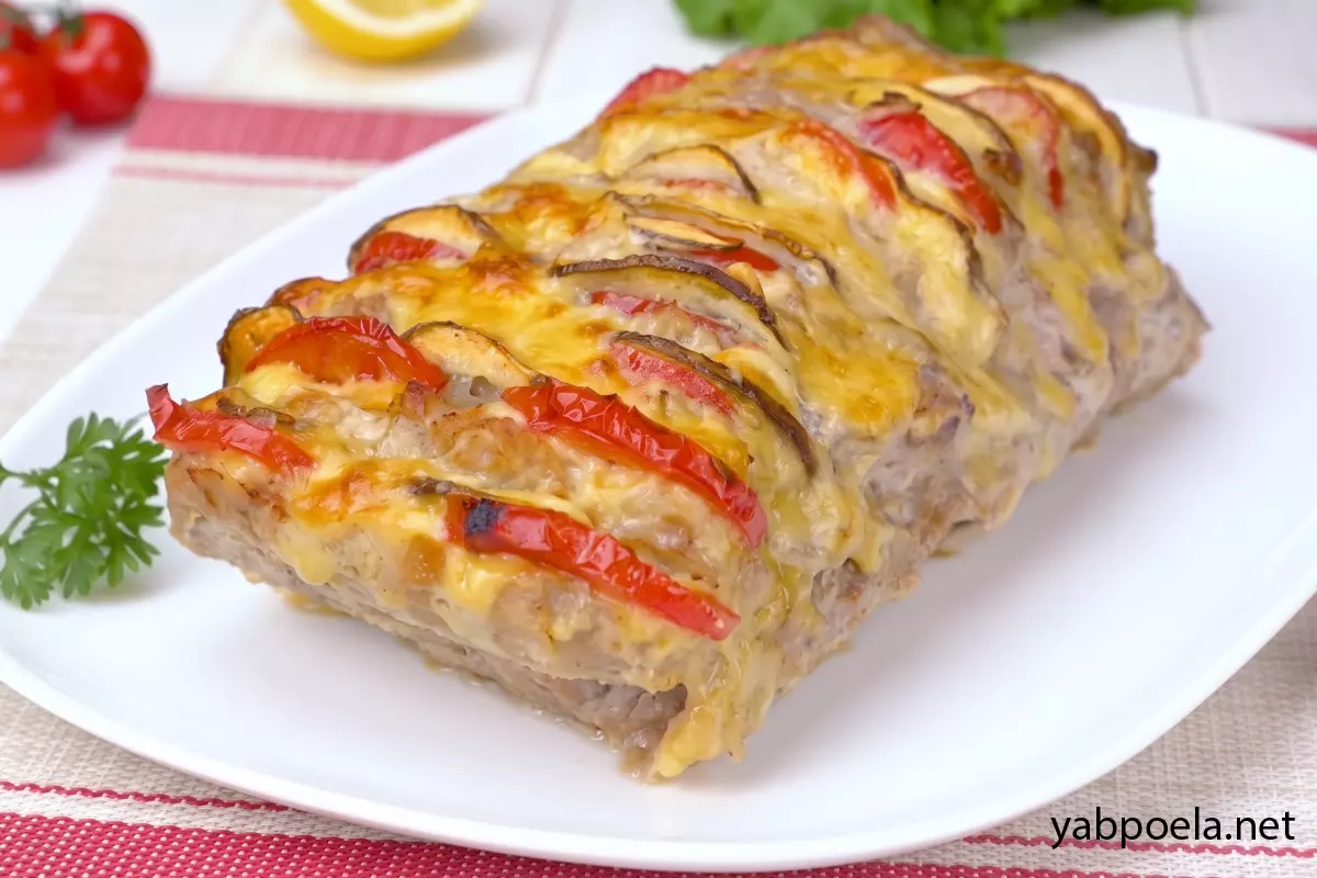 Запеченная свинина гармошкой с грибами и сыром